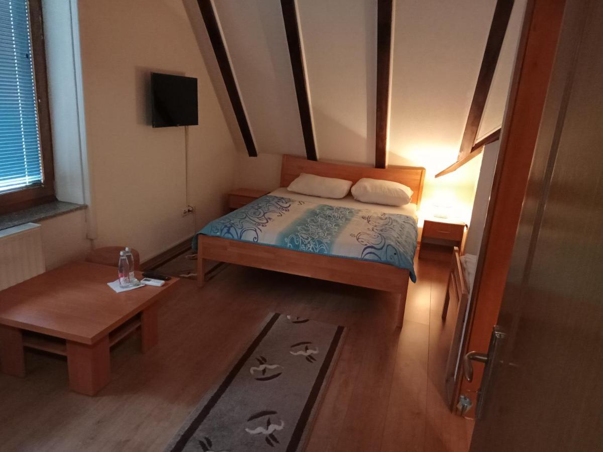 Prenociste/Restoran Lovac Hotel Bihac Luaran gambar